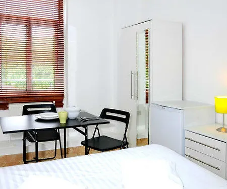 Hostel Abercorn House