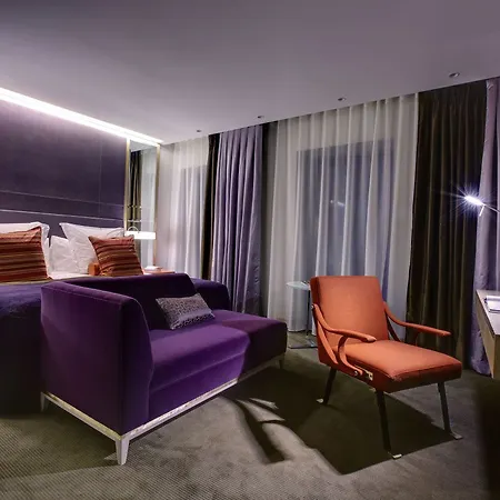 Hotel Crowne Plaza Battersea 4*