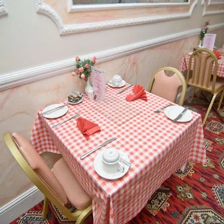 Hotel St George's