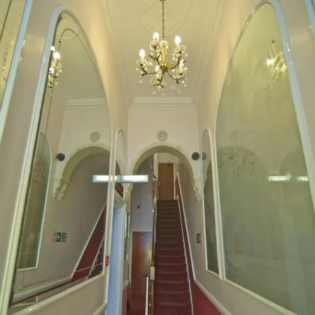St George's 2*