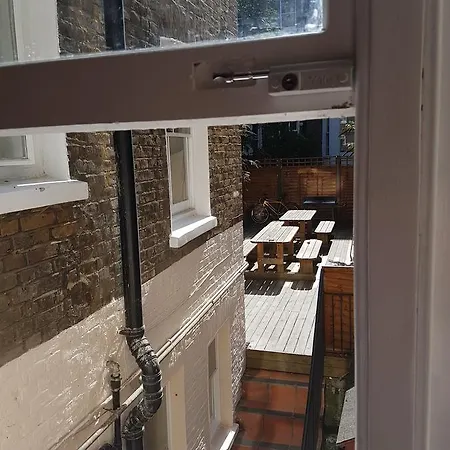 Ostello Barmy Badger Backpackers Londra