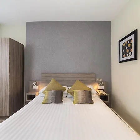 Phoenix Hotel 4*