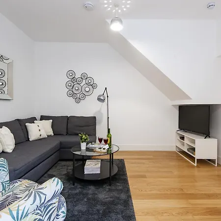 Apartment The North End Road London