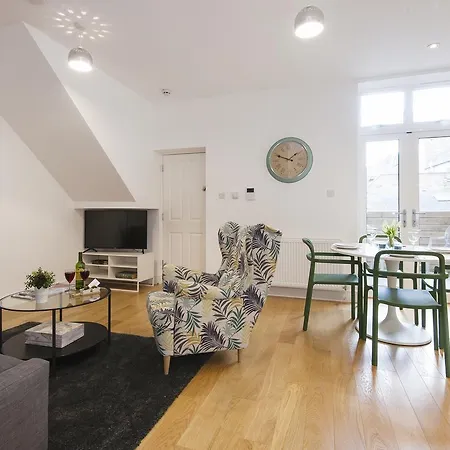 The North End Road Apartment *