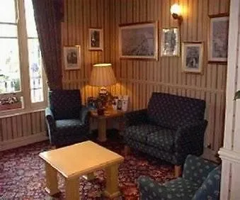 Victoria 3*