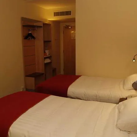 Holiday Express - Newbury Park, An Ihg Hotel London