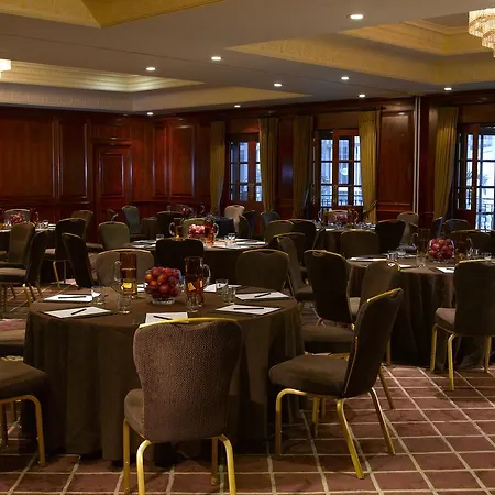 Radisson Blu Hotel, London Heathrow 4*