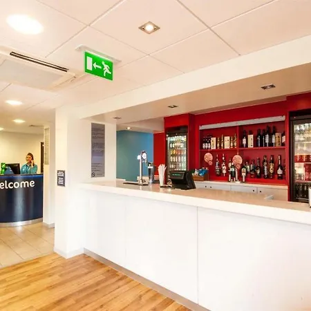 Hotel Travelodge Teddington 3*