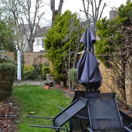 Dom wakacyjny 2 Bedroom House -ealing *