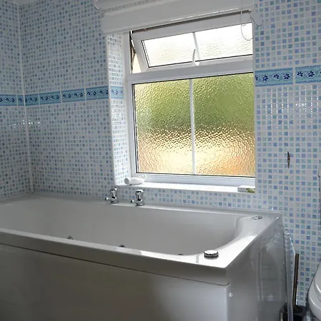 2 Bedroom House -ealing