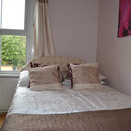 2 Bedroom House -ealing Dom wakacyjny