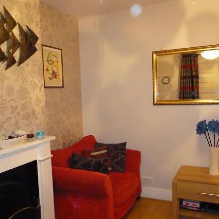 2 Bedroom House -ealing Dom wakacyjny Londyn