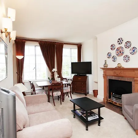South Kensington Concierge Apartment