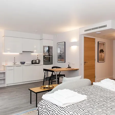 Rockwell East-tower Bridge Hotel 4*