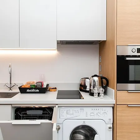 Rockwell East-tower Bridge 4*