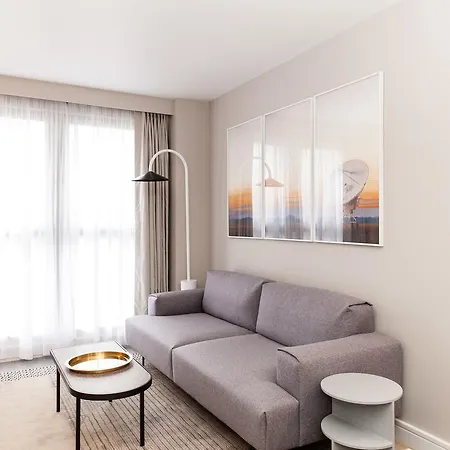 Rockwell East-tower Bridge 4*