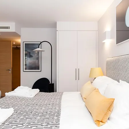 Rockwell East-tower Bridge Hotel 4*
