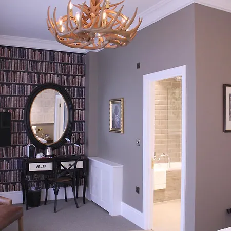 The Grafton Arms Pub & 4*