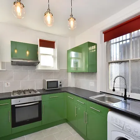 Where To Sleep - Brixton High Street Guest house
