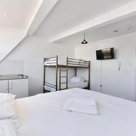 Where To Sleep - Brixton High Street