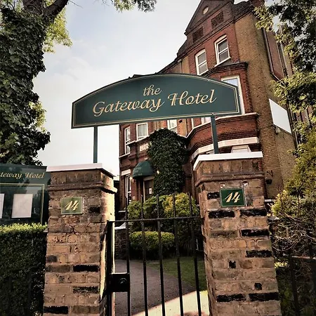 מלון The Gateway 3*