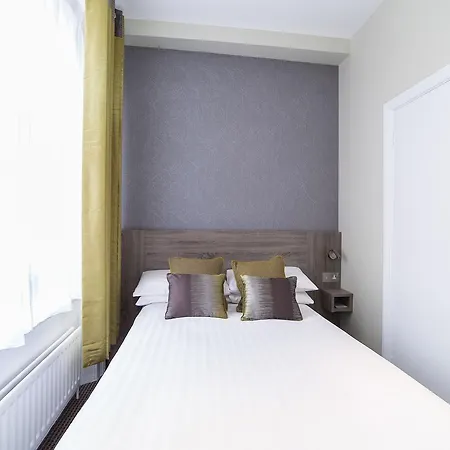 Phoenix Hotel 4*
