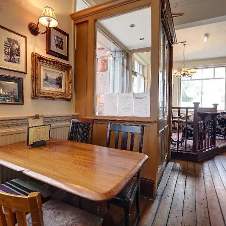 Publove @ The Great Eastern, Docklands Hostel *