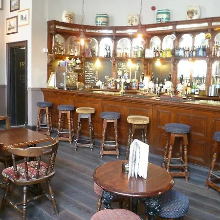 Publove @ The White Ferry, Victoria Hostel *