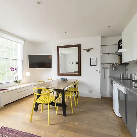Spacious And Chic Flat In Angel * Londen