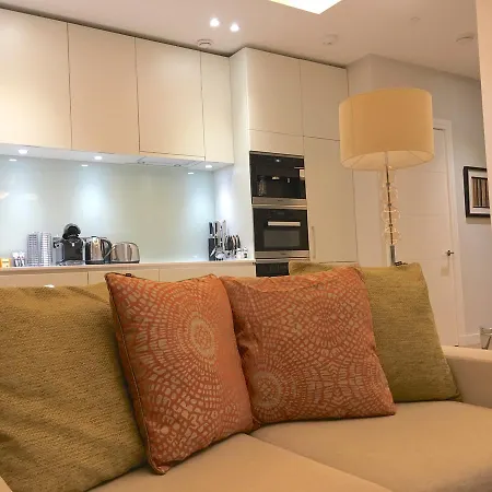 Trafalgar Luxury Apartment *