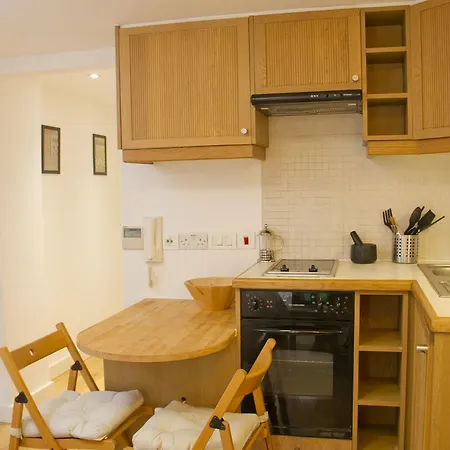 Irwin At Notting Hill Apartment *
