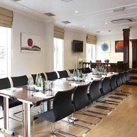 Thistle Trafalgar - Leicester Square 4* Londýn
