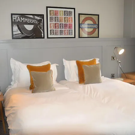 Otel The Brook 3*