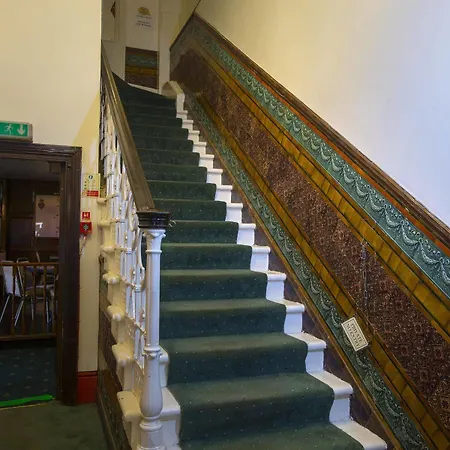 Brit Elephant Castle Hotel 3*