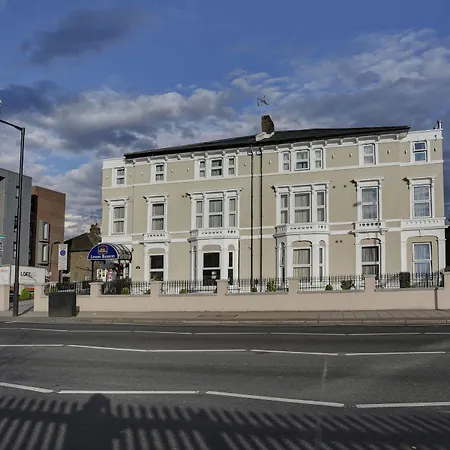 Western Highbury Hotel 3*