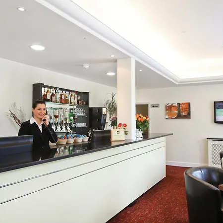 Western Highbury Hotel