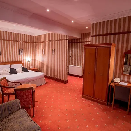 Harefield Manor 3*