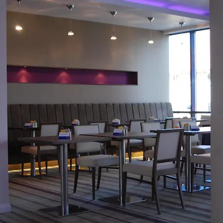 Holiday Express - Newbury Park, An Ihg Hotel London