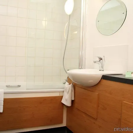Oyo Lansdowne 2* Croydon kerület