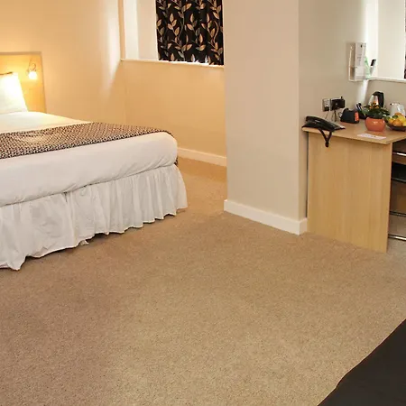 Oyo Lansdowne Hotel 2*
