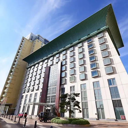 Canary Riverside Plaza