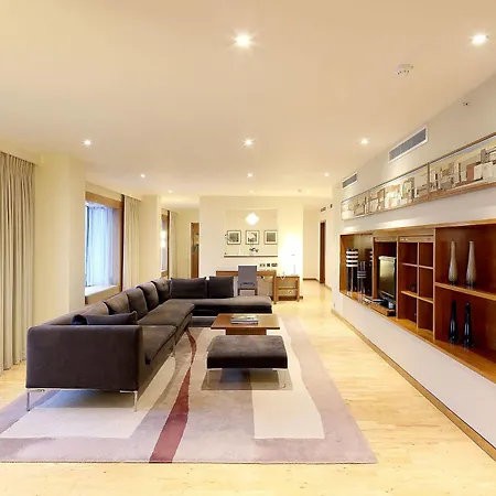 Canary Riverside Plaza Otel