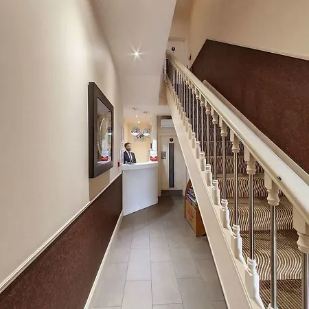 Hotel Simply & 4*