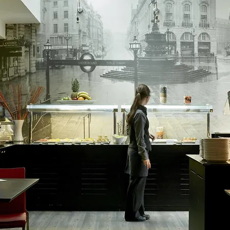 The Queens Gate 4*