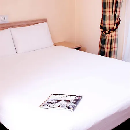 Hotel Henry Viii