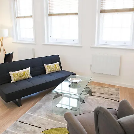 West End One Apartment *