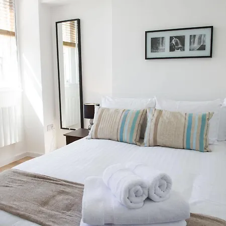 West End One Apartment *