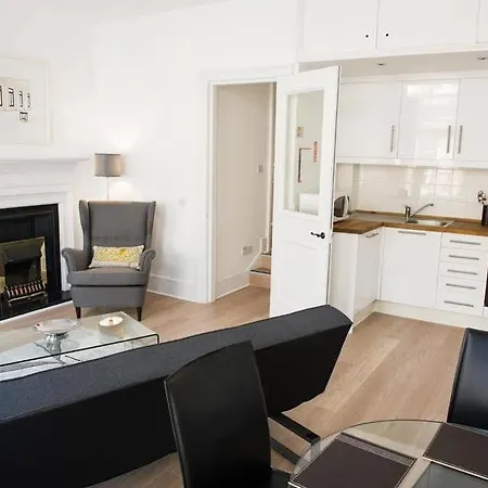 West End One Apartment *