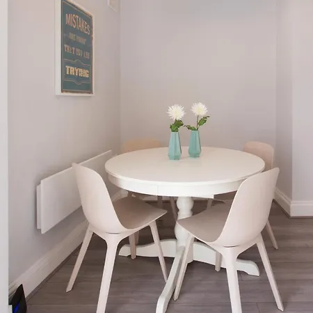 Emperors Gate By Allo Housing Apartment *