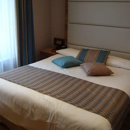Royal Eagle Hotel 3*